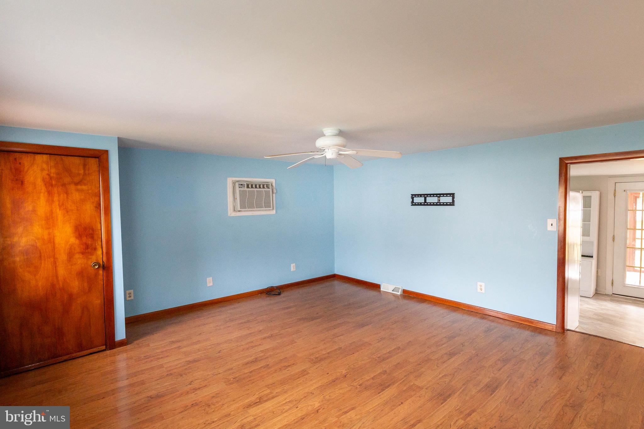 7231 Greenbank Road Baltimore, MD 21220 - Photo 32 of 53 Living Room 1