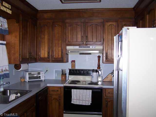 253 Farmbrook Road Mount Airy, NC 27030 - Photo 3 of 9 Other. Kitchen