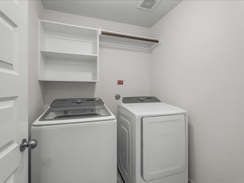 9203 Waldrick Trace Drive Rosharon, TX 77583 - Photo 20 of 35 a utility room with dryer and washer