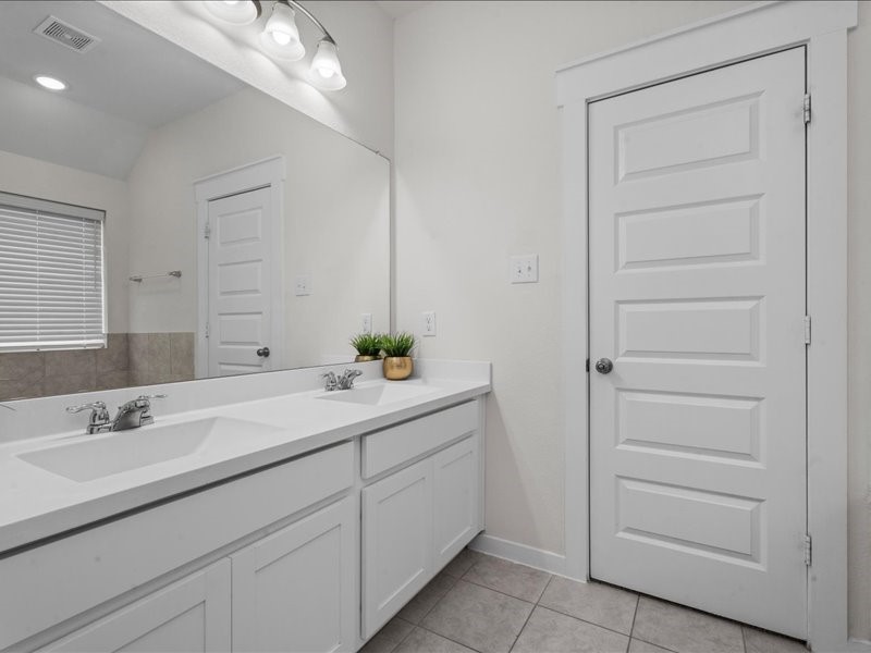 9203 Waldrick Trace Drive Rosharon, TX 77583 - Photo 26 of 35 a bathroom with a sink and a mirror