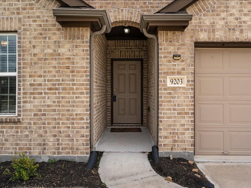 9203 Waldrick Trace Drive Rosharon, TX 77583 - Photo 3 of 35 a view of outdoor space