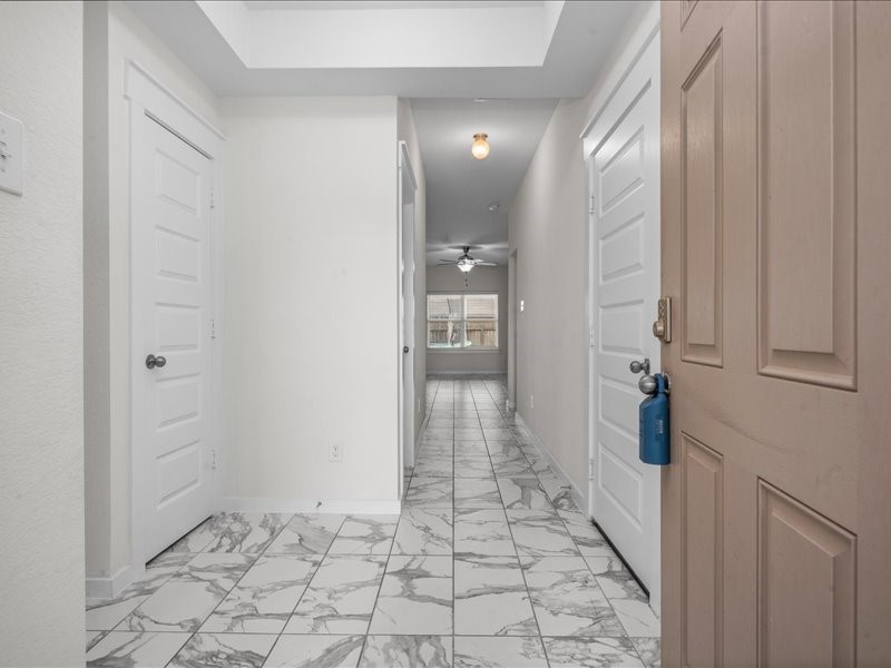 9203 Waldrick Trace Drive Rosharon, TX 77583 - Photo 4 of 35 a view of a hallway