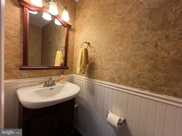 $2,400 | 5880 Whisper Way, Unit 1606, Elkridge, MD 21075