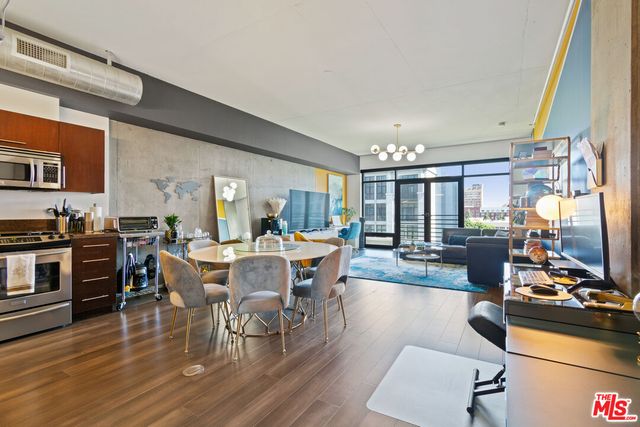 $735,000 | 1111 South Grand Avenue, Unit 716, Los Angeles, CA 90015