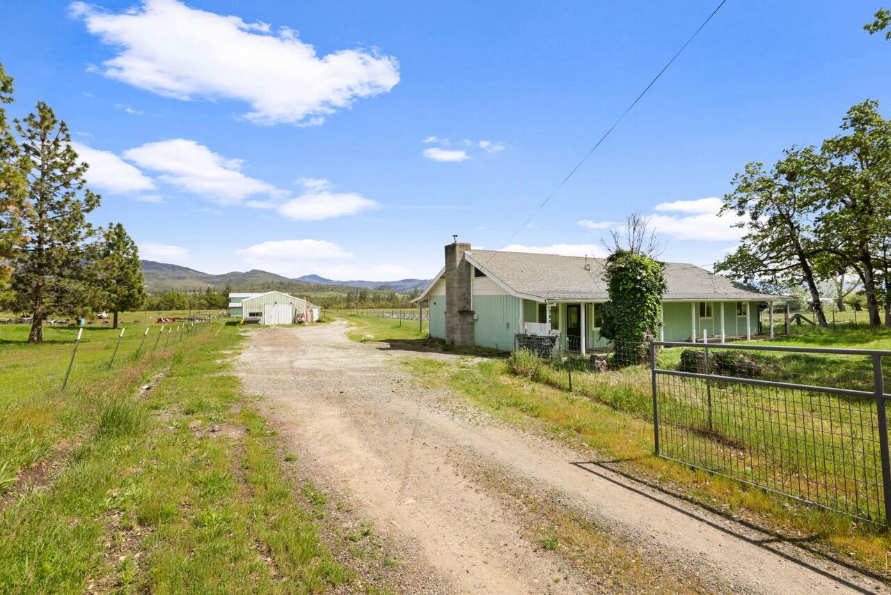 380 Greenleaf Drive Eagle Point, OR 97524 - Photo 9 of 31 a view of a house with a yard