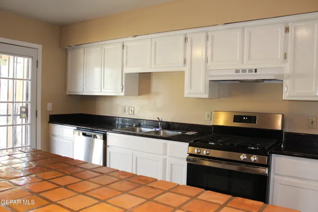 a close view of stove top oven