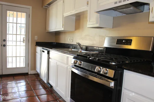 a close view of stove top oven