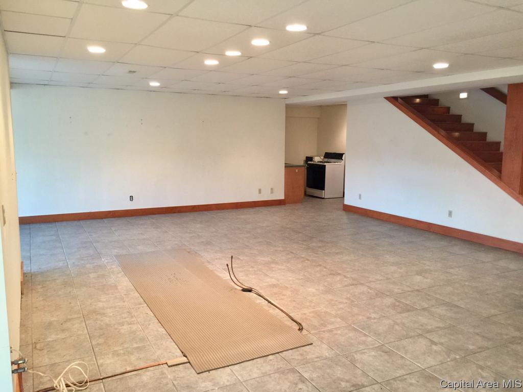 6372 Irwin Bridge Road Pleasant Plains, IL 62677 - Photo 25 of 32 Gallery Image 25