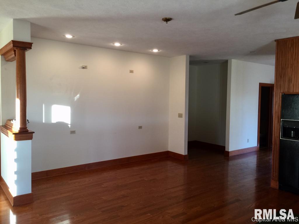 6372 Irwin Bridge Road Pleasant Plains, IL 62677 - Photo 7 of 32 Gallery Image 7