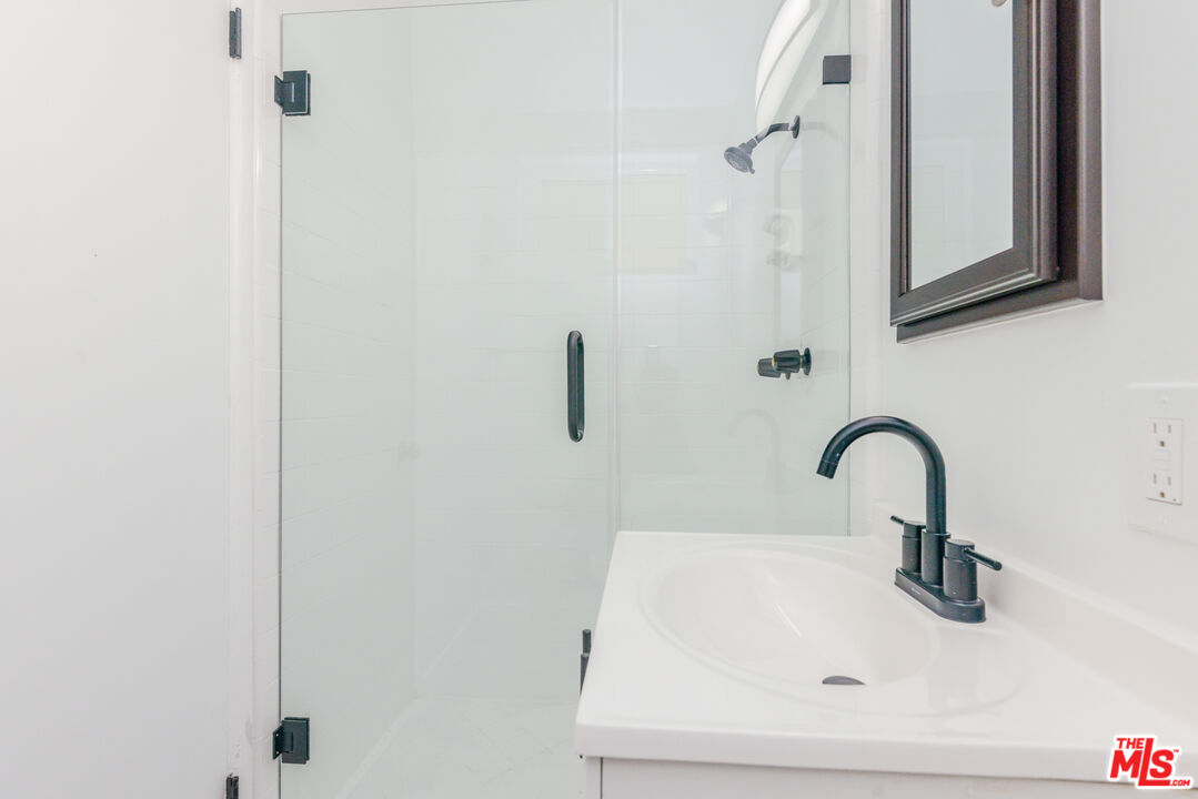 2107 Pullman Lane, Unit A Redondo Beach, CA 90278 - Photo 33 of 42 a bathroom with a sink