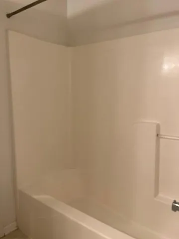 $2,100 | 2652 South Knightsbridge Circle, Ann Arbor, MI 48105