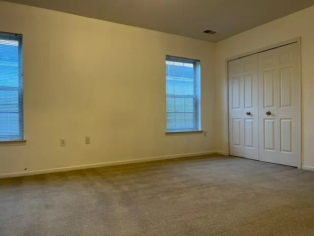 $2,100 | 2652 South Knightsbridge Circle, Ann Arbor, MI 48105