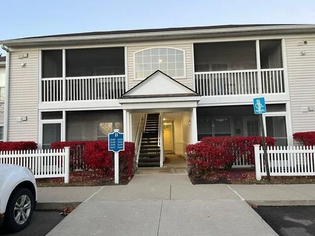 $2,100 | 2652 South Knightsbridge Circle, Ann Arbor, MI 48105