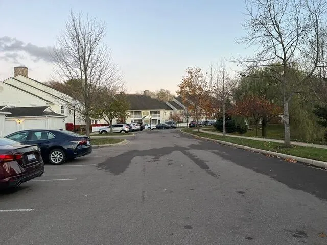 $2,100 | 2652 South Knightsbridge Circle, Ann Arbor, MI 48105