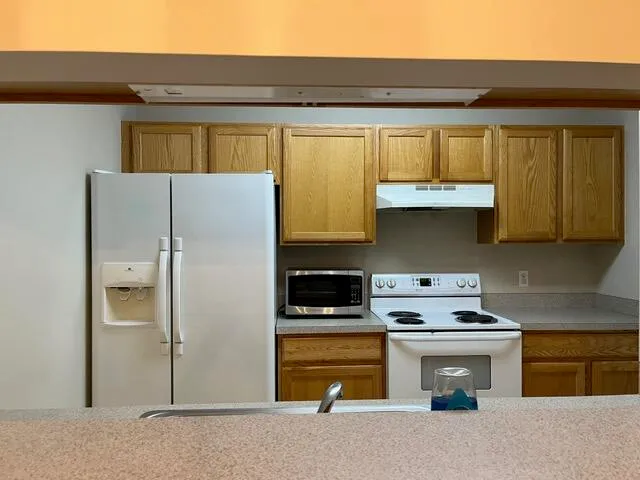 $2,100 | 2652 South Knightsbridge Circle, Ann Arbor, MI 48105