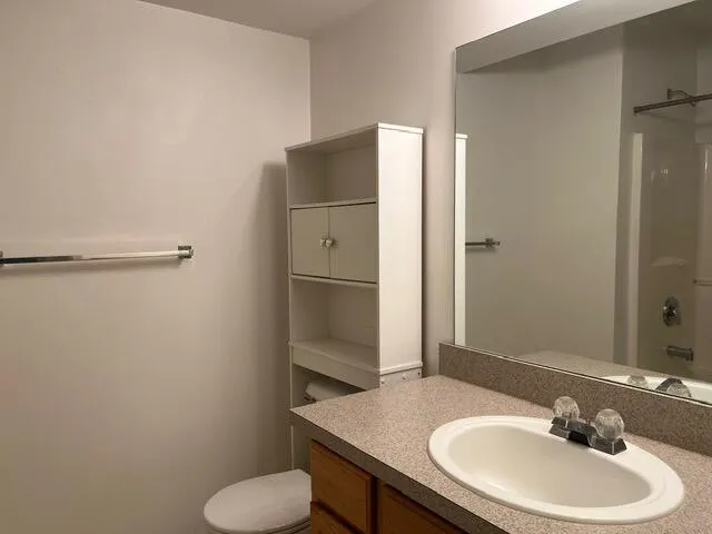 $2,100 | 2652 South Knightsbridge Circle, Ann Arbor, MI 48105