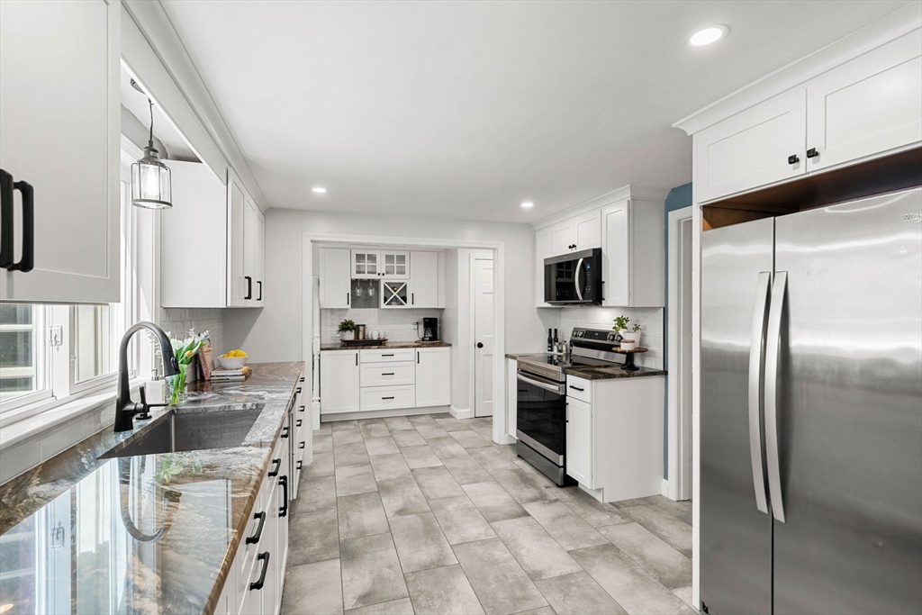 9 Towne Road Boxford, MA 01921 - Photo 4 of 40