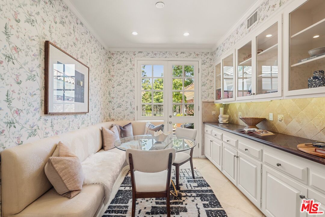 2125 Ridge Drive Los Angeles, CA 90049 - Photo 12 of 32