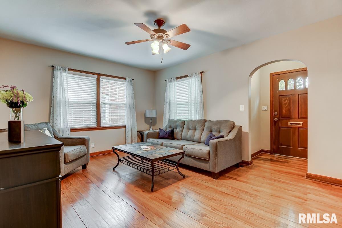 2049 South Walnut Street Springfield, IL 62704 - Photo 4 of 33