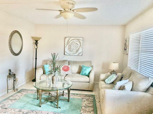 2091 Cornwall East Boca Raton, FL 33434 - Photo 5 of 25 Living Room