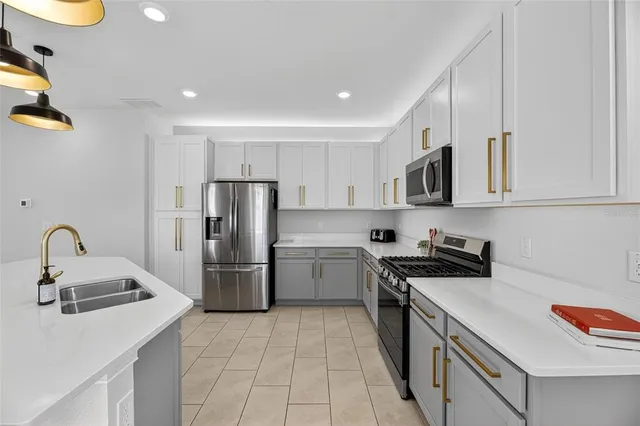 $2,900 | 324 Black Rock Lane, Apollo Beach, FL 33572