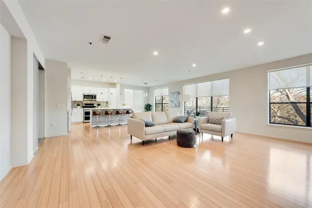 $3,500 | 4111 Gilbert Avenue, Unit 212, Dallas, TX 75219