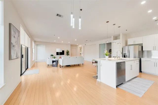 $3,500 | 4111 Gilbert Avenue, Unit 212, Dallas, TX 75219