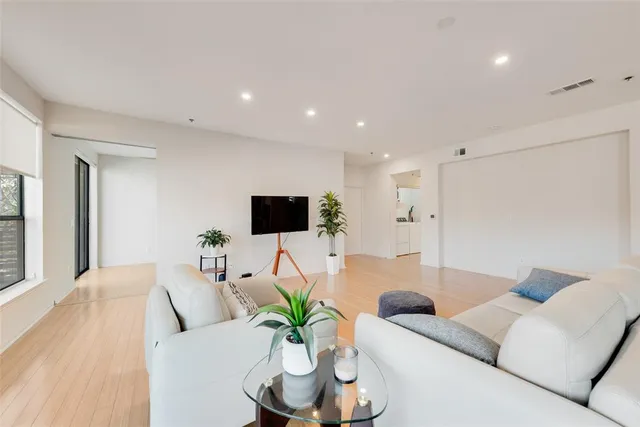 $3,500 | 4111 Gilbert Avenue, Unit 212, Dallas, TX 75219