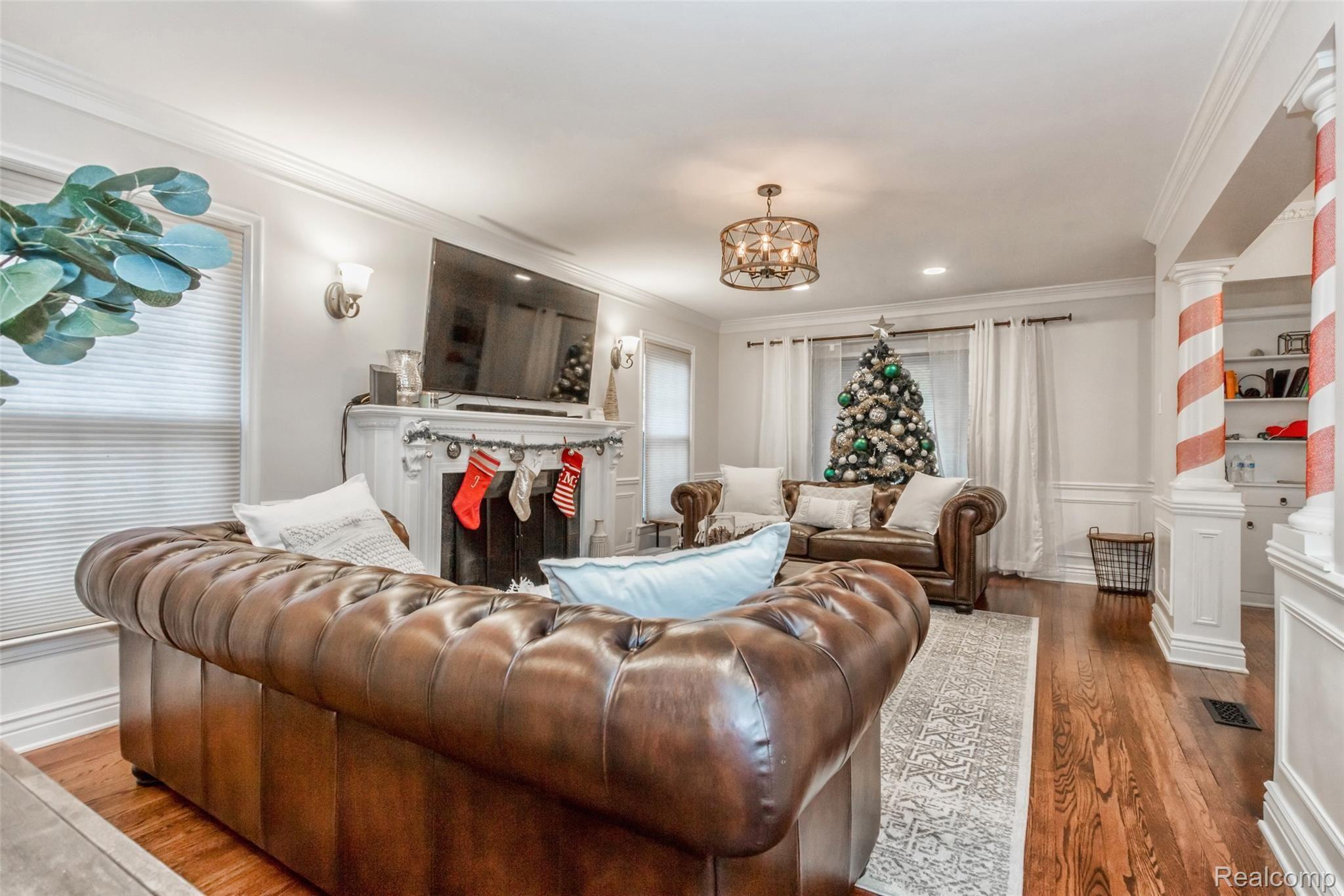 3456 Eastham Road Dearborn, MI 48120 - Photo 7 of 32 07.jpg