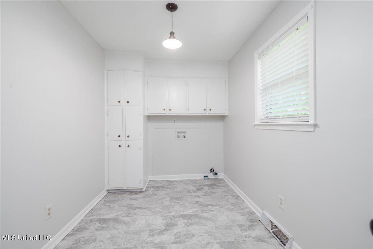 7485 Highway 4 Senatobia, MS 38668 - Photo 14 of 30 11-laundry