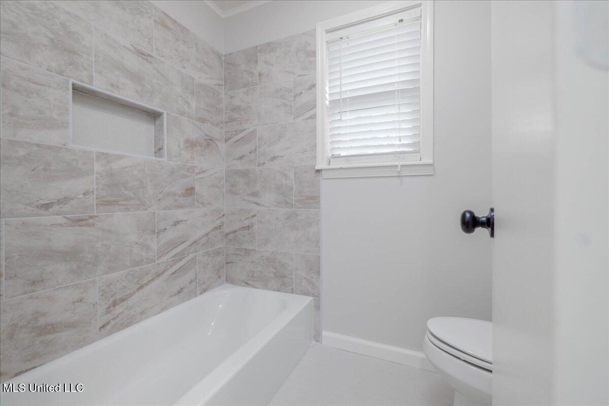 7485 Highway 4 Senatobia, MS 38668 - Photo 17 of 30 21-main bath