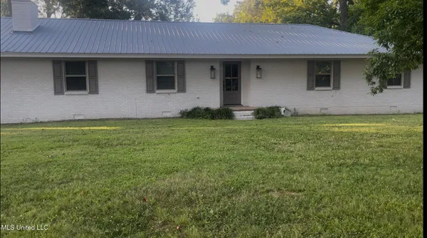 $339,000 | 7485 Highway 4, Senatobia, MS 38668