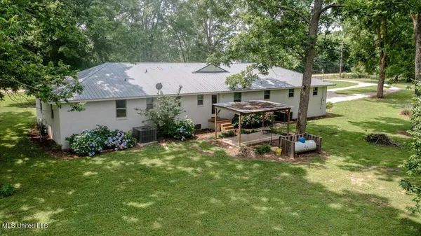 $339,000 | 7485 Highway 4, Senatobia, MS 38668
