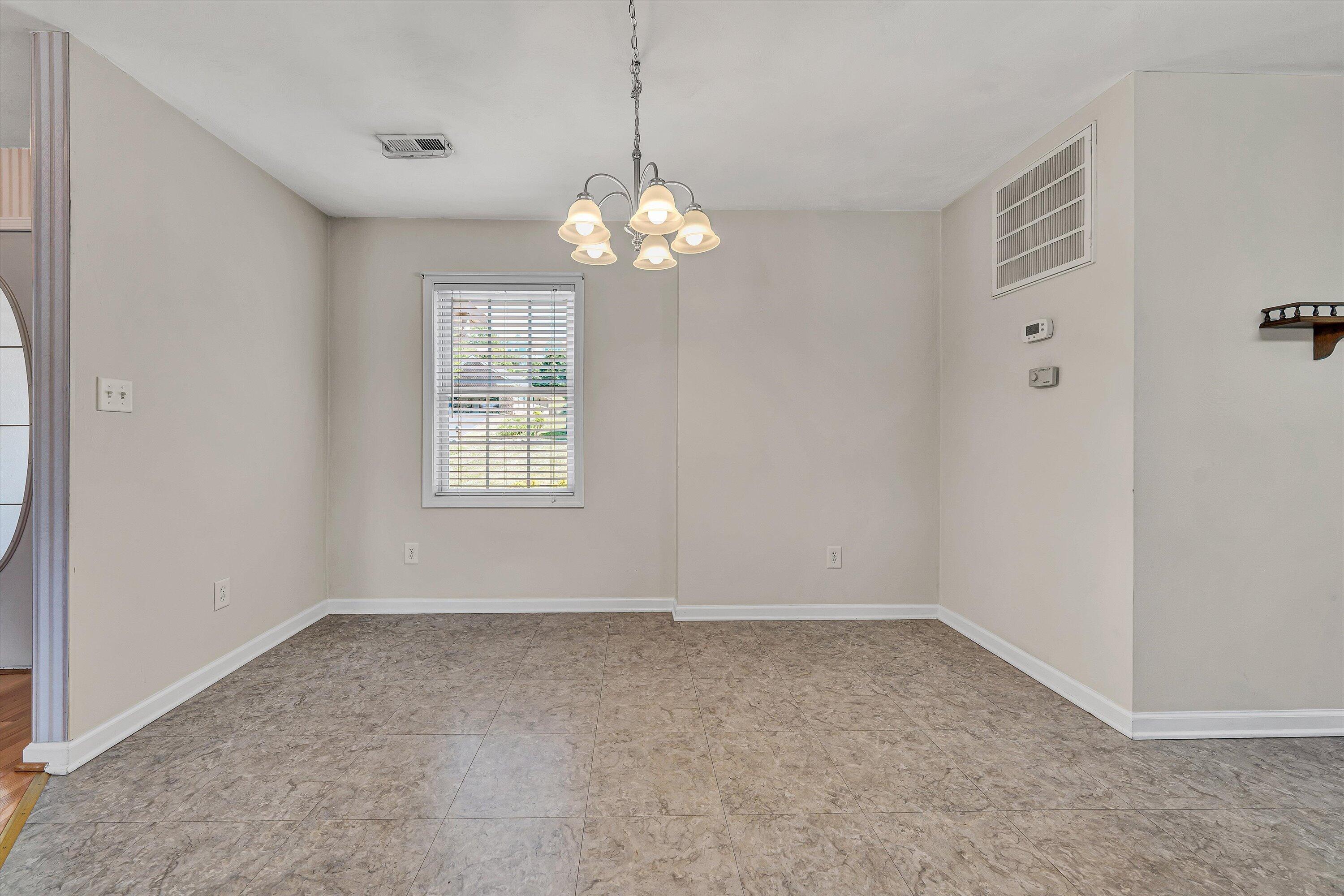 3516 Pinnacle Ridge Road Northeast Roanoke, VA 24012 - Photo 12 of 39 a view of livingroom with window