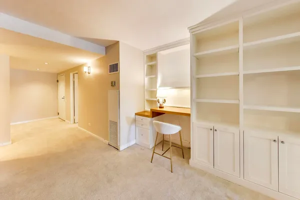 $339,900 | 40 East 9th Street, Unit 1601, Chicago, IL 60605