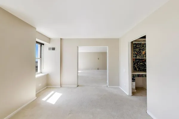 $339,900 | 40 East 9th Street, Unit 1601, Chicago, IL 60605