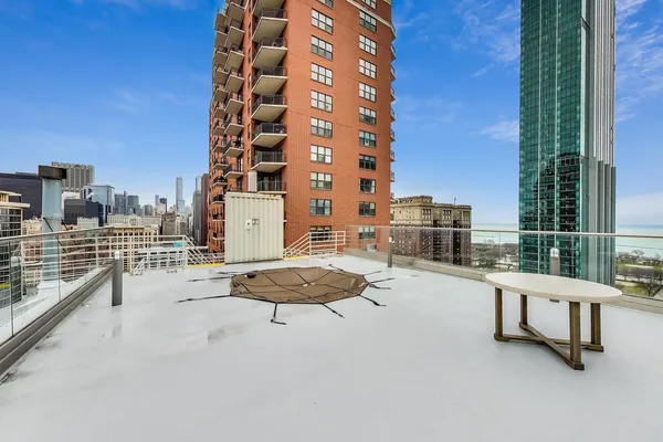 $339,900 | 40 East 9th Street, Unit 1601, Chicago, IL 60605