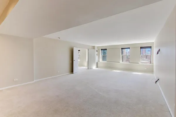 $339,900 | 40 East 9th Street, Unit 1601, Chicago, IL 60605