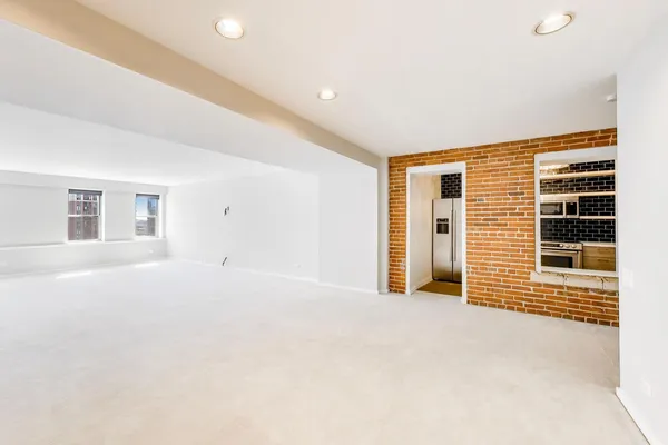 $339,900 | 40 East 9th Street, Unit 1601, Chicago, IL 60605
