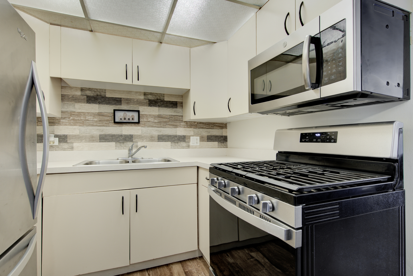 100 West Butterfield Road, Unit 512N Elmhurst, IL 60126 - Photo 4 of 16 a kitchen with stainless steel appliances granite countertop a stove and a microwave