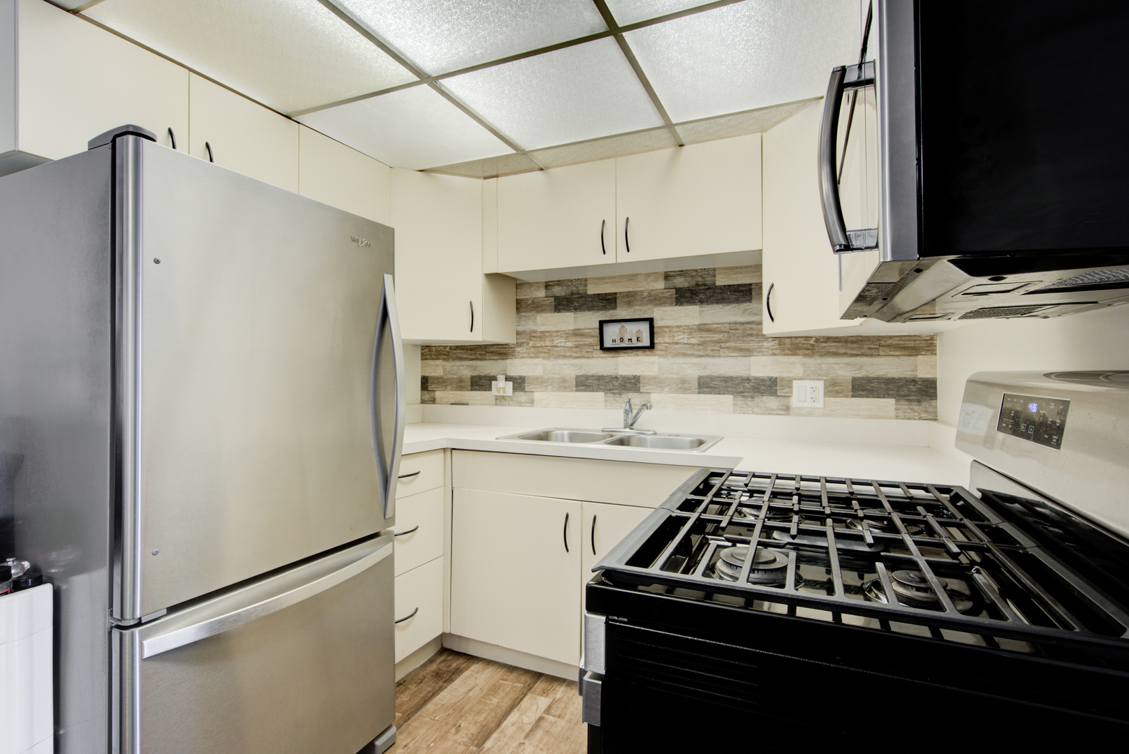 100 West Butterfield Road, Unit 512N Elmhurst, IL 60126 - Photo 5 of 16 a kitchen with stainless steel appliances granite countertop a refrigerator and a stove