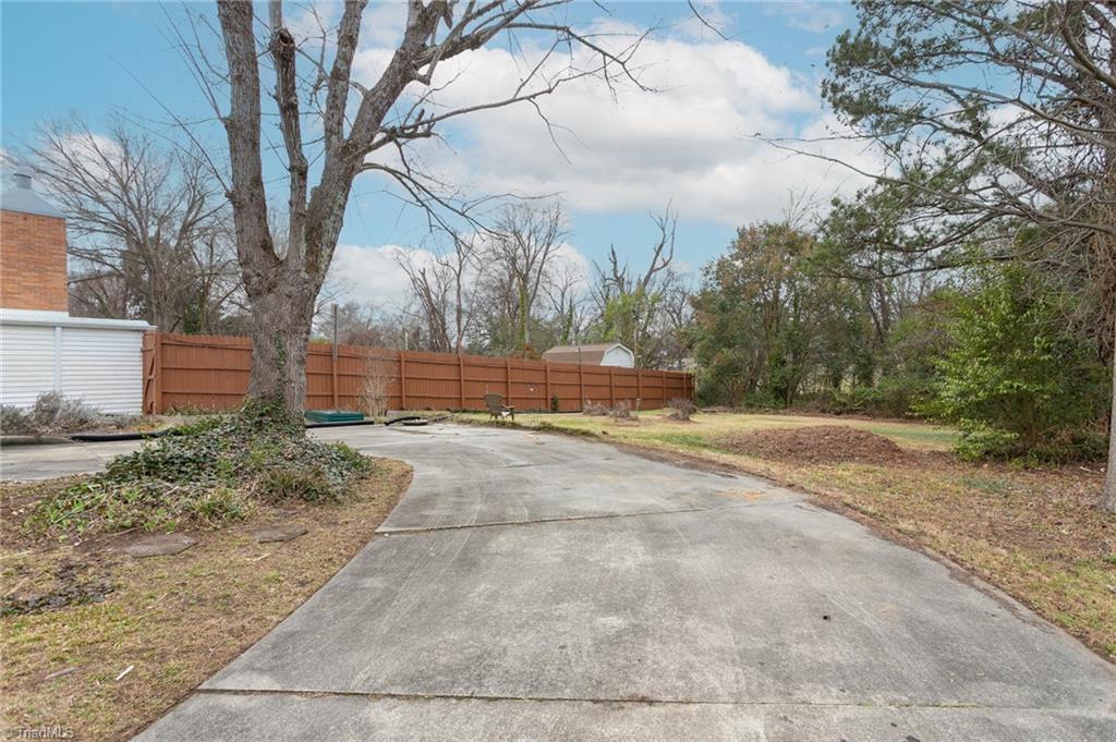 218 Rolling Road Burlington, NC 27217 - Photo 25 of 38 Gallery Image 25