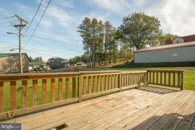 $130,000 | 102 Roanoke Avenue, Oakland, MD 21550