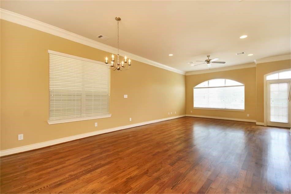 1717 Spring Street Houston, TX 77007 - Photo 4 of 13 Large open living/dining. Home has recently been repainted in mo