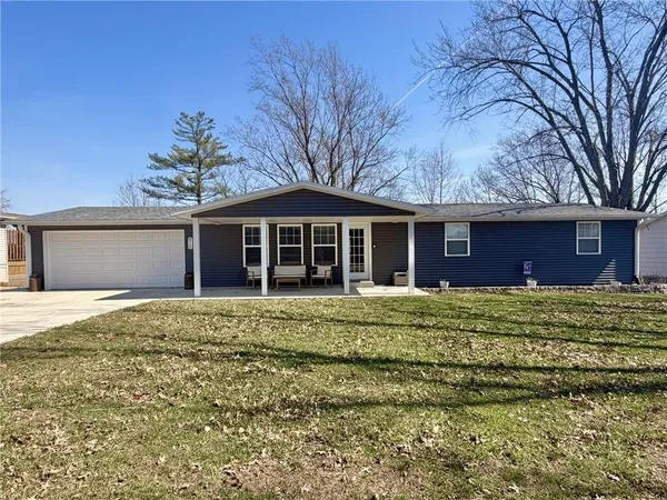 $325,000 | 810 Town And Country Lane, Trenton, MO 64683
