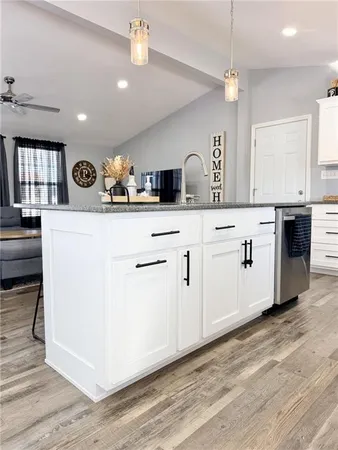 $325,000 | 810 Town And Country Lane, Trenton, MO 64683