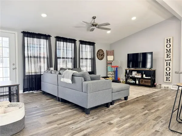 $325,000 | 810 Town And Country Lane, Trenton, MO 64683
