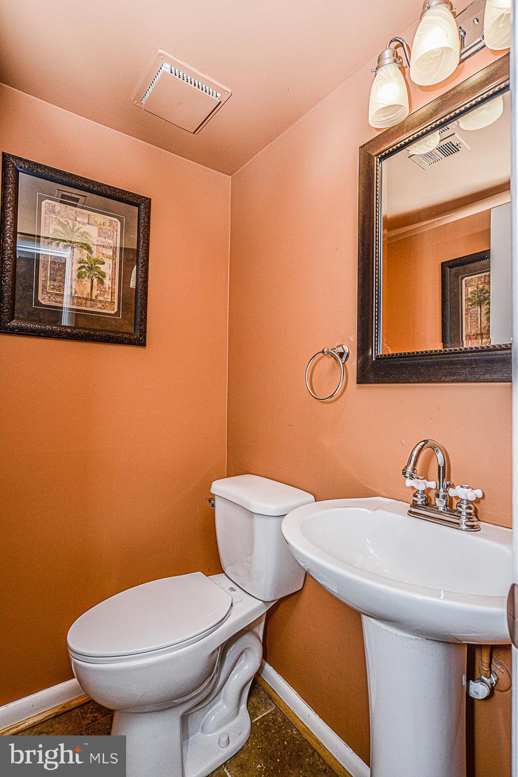 8608 Artillery Road Manassas, VA 20110 - Photo 15 of 31 FIRST LEVEL 1/2 BATH