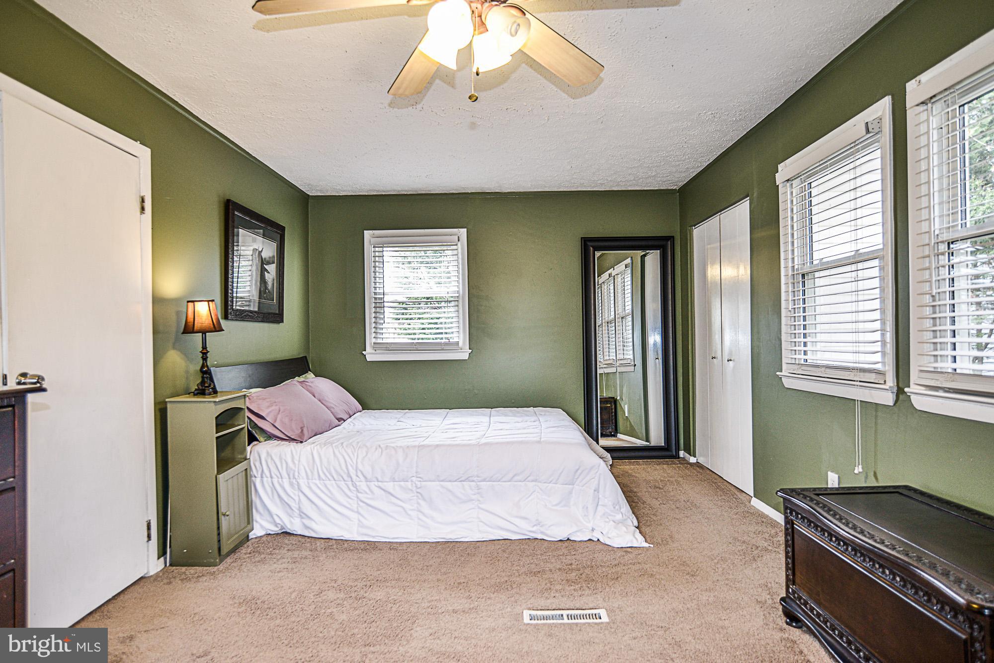 8608 Artillery Road Manassas, VA 20110 - Photo 25 of 31 MASTER BEDROOM W/5 WINDOWS AND 2 CLOSETS