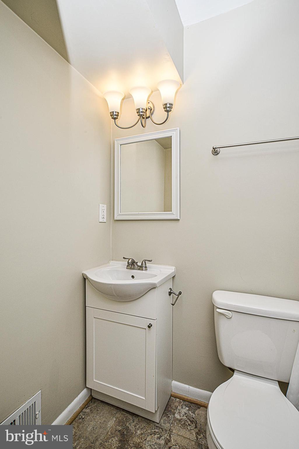 8608 Artillery Road Manassas, VA 20110 - Photo 30 of 31 2ND FULL BATH ON UPPER LEVEL